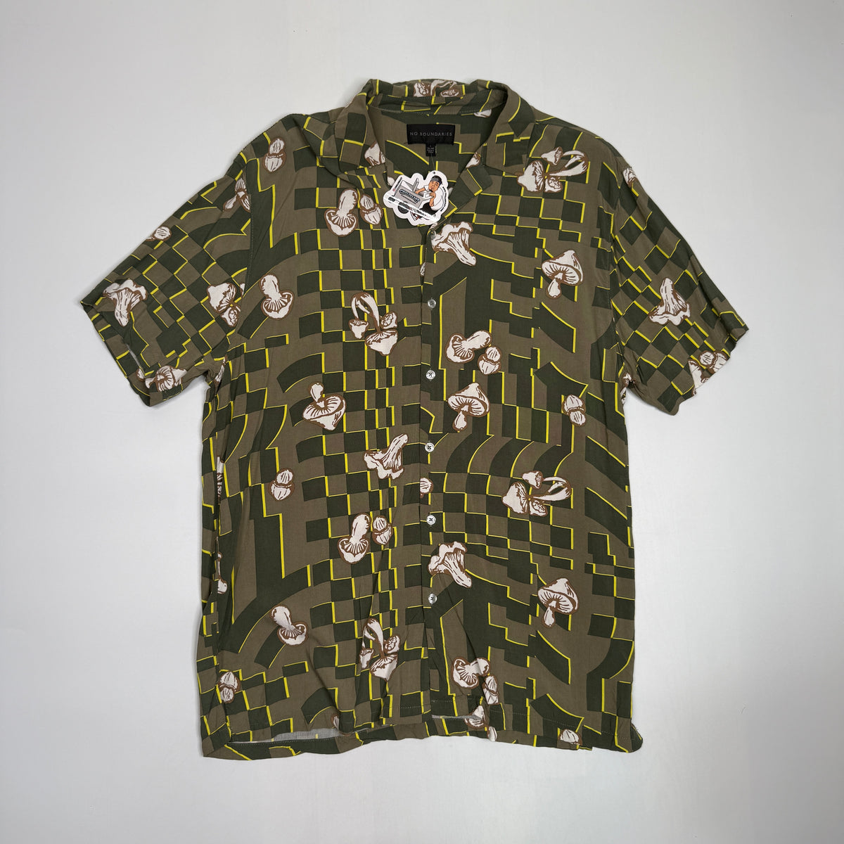 No Boundaries Magic Mushrooms Geometric Rayon Button Up L Green