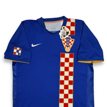 Load image into Gallery viewer, 2006 Nike Croatia Jersey M