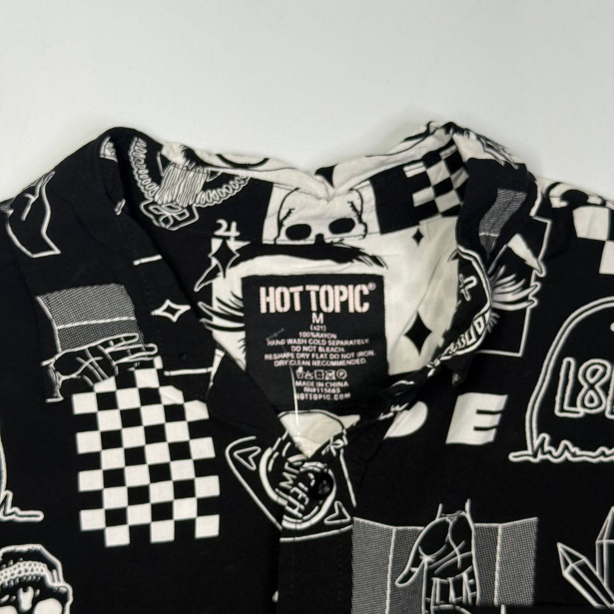 Hot Topic Alt Rayon Button Up M