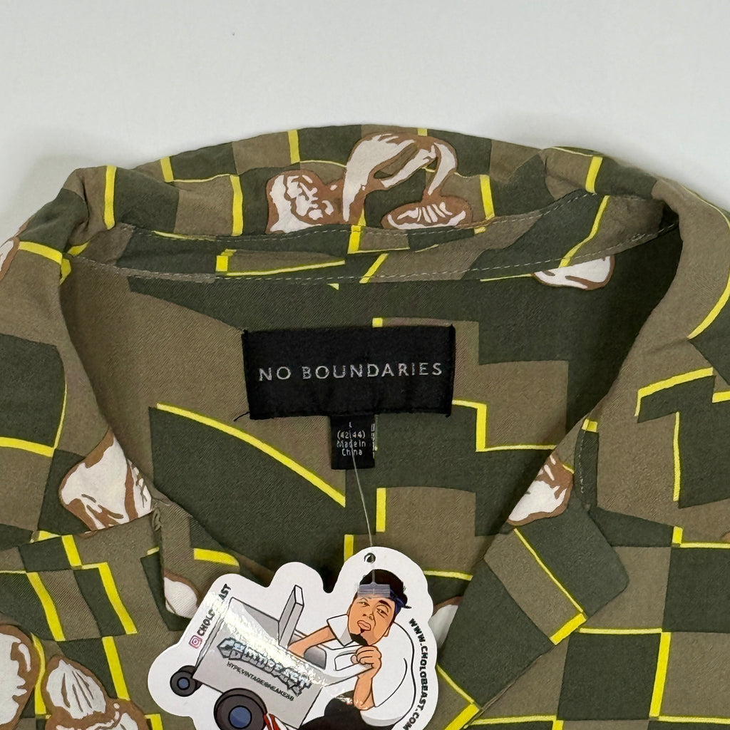 No Boundaries Magic Mushrooms Geometric Rayon Button Up L Green