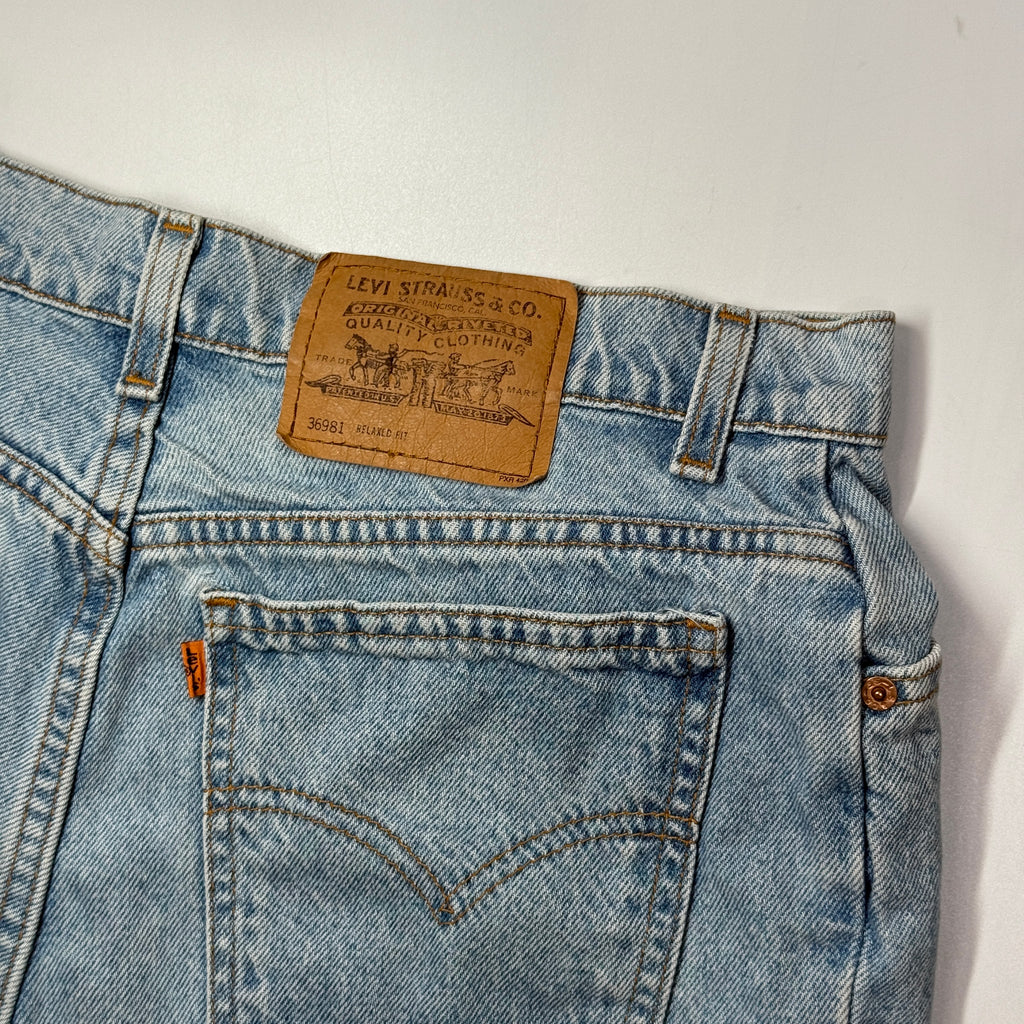 VTG Levis Relaxed Fit Orang Tab Shorts 31"