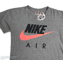 Load image into Gallery viewer, VTG Nike Air T Shirt M